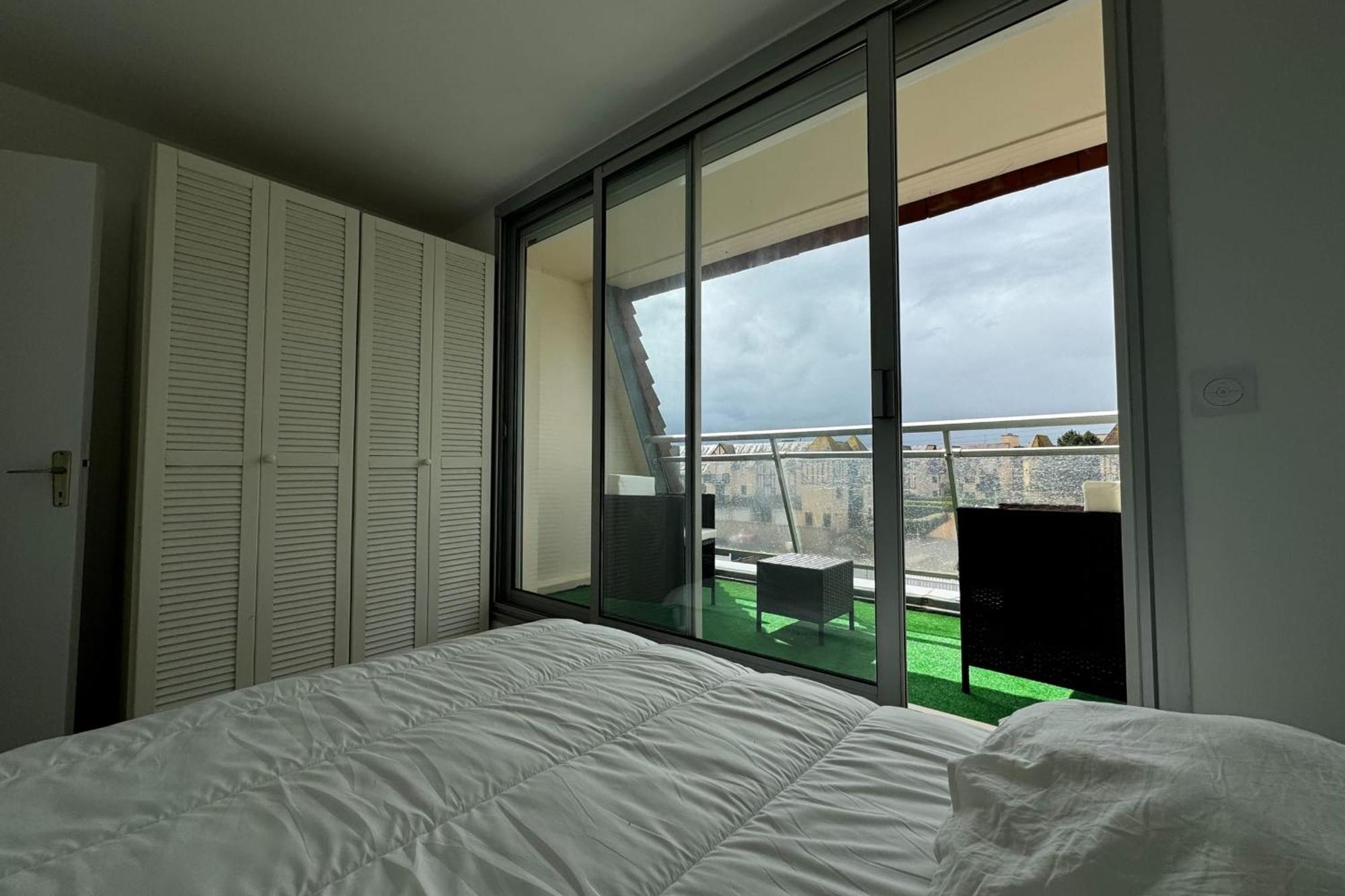 Appartement T2 With 2 Balconies On The Seafront *