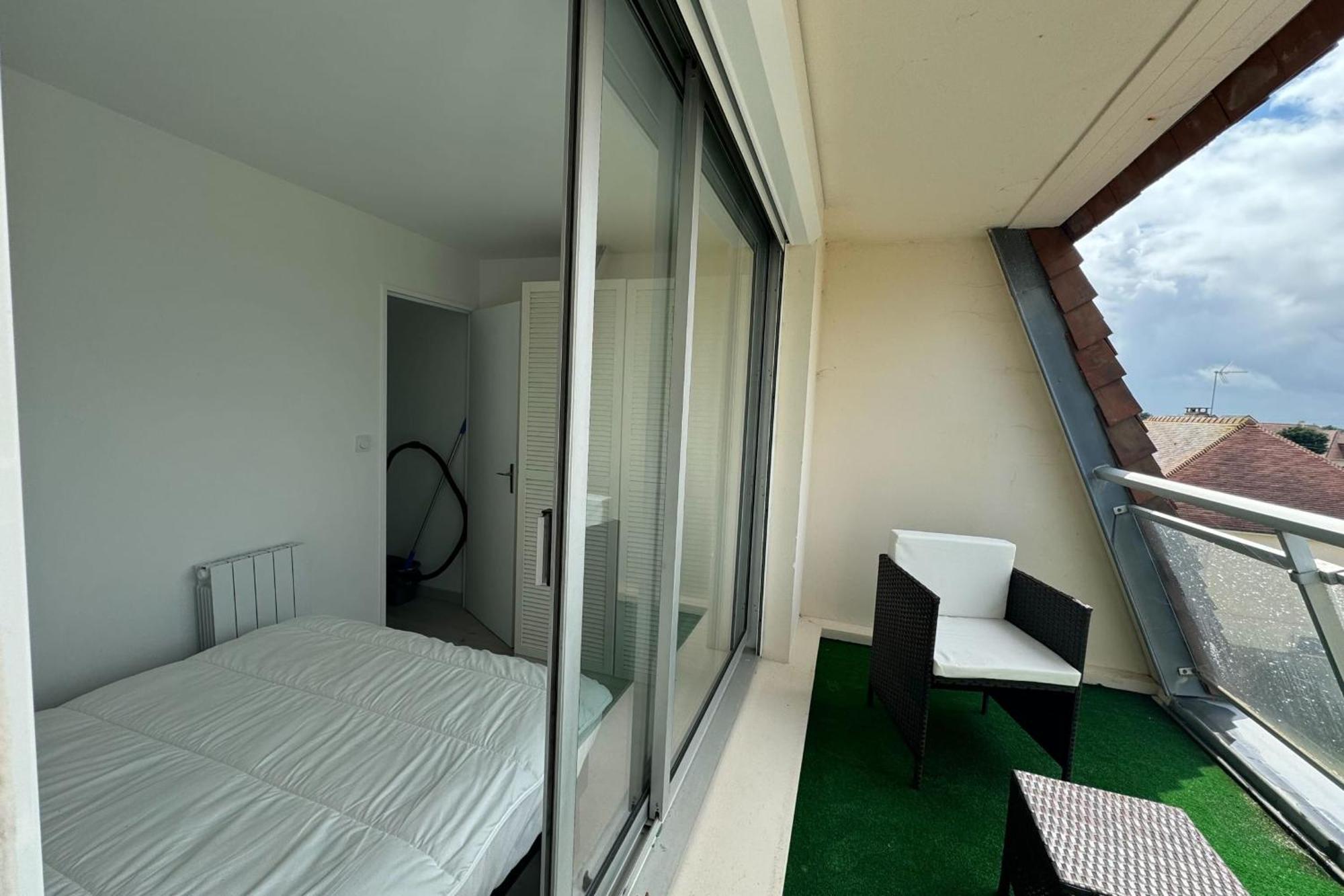 T2 With 2 Balconies On The Seafront Ouistreham