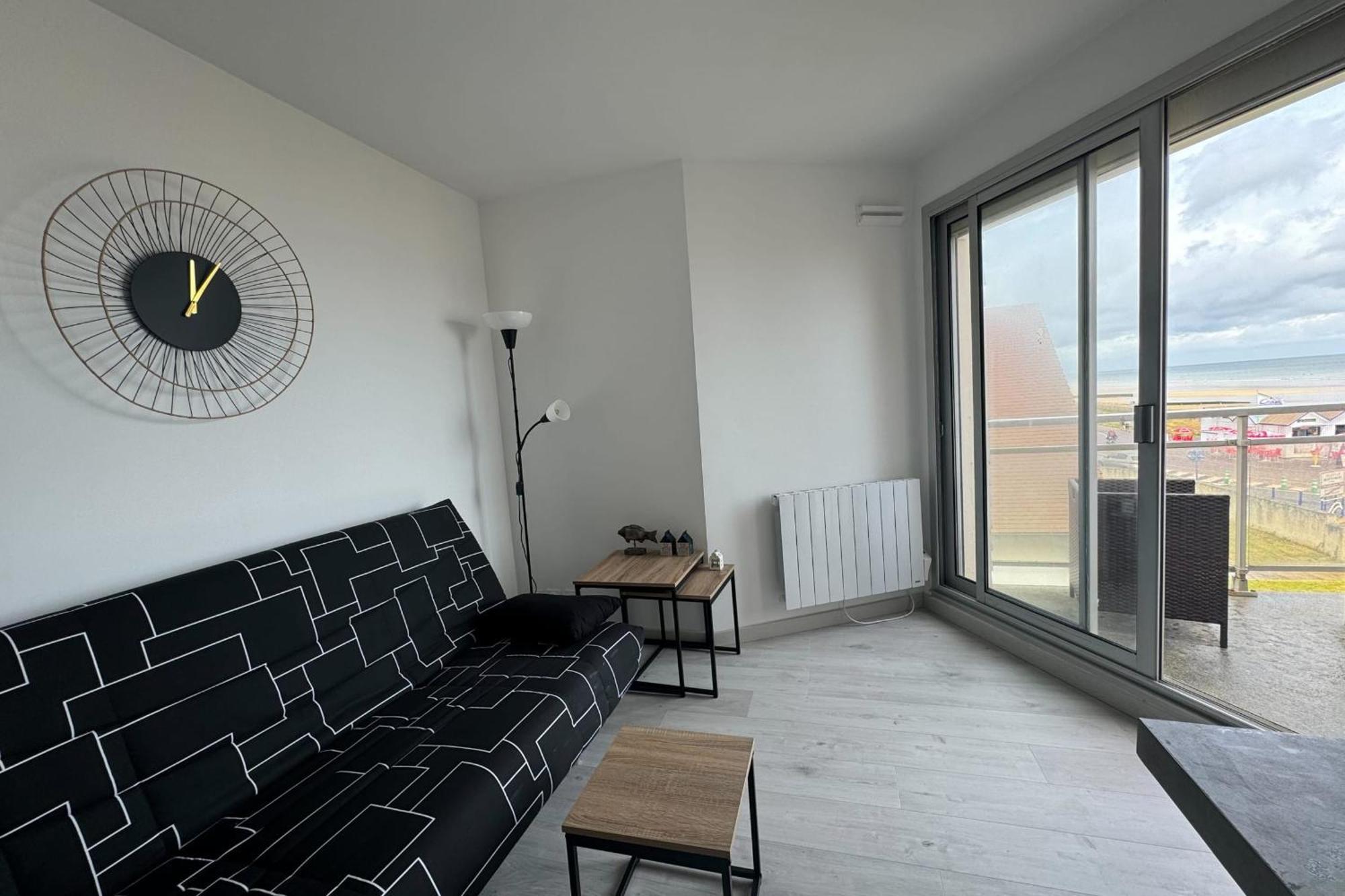T2 With 2 Balconies On The Seafront * Ouistreham