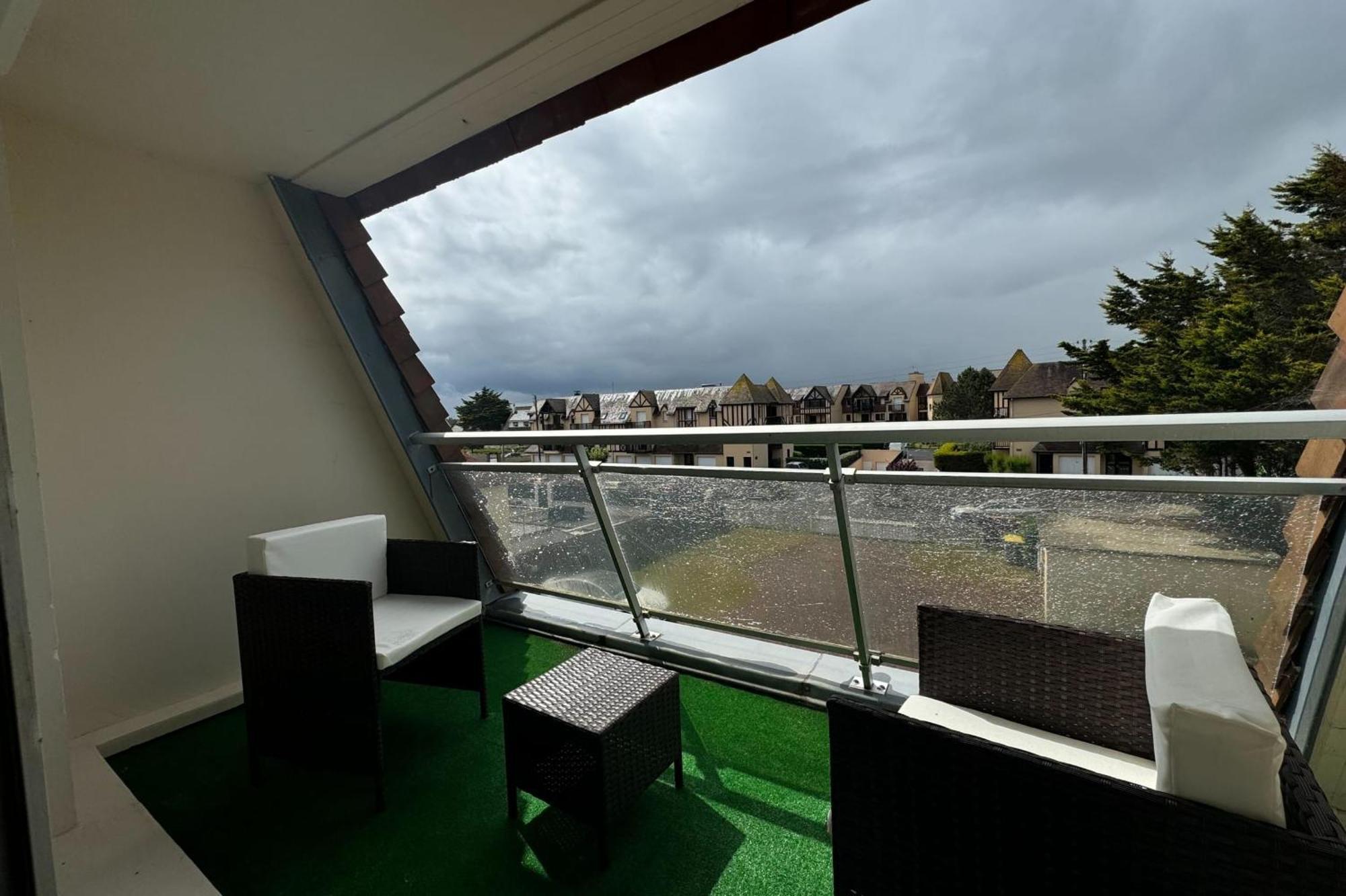 Apartment T2 With 2 Balconies On The Seafront